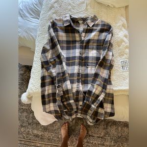 Arie plaid button up